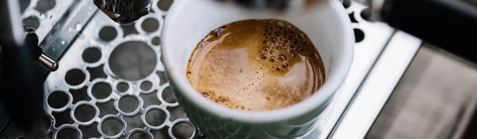 Sú sucho spracované kávy najlepšou voľbou na espresso?