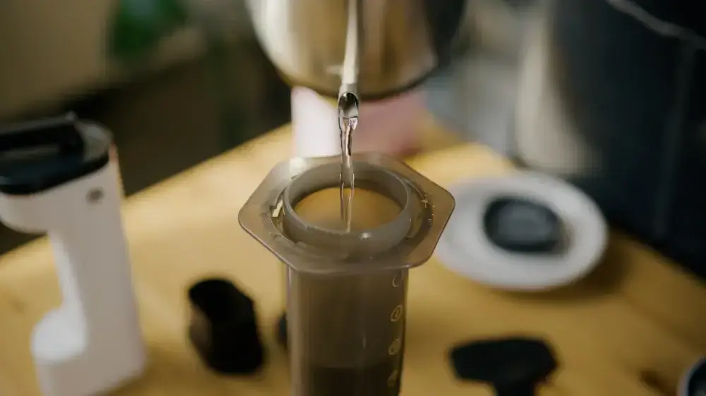 Príprava kávy cez Aeropress